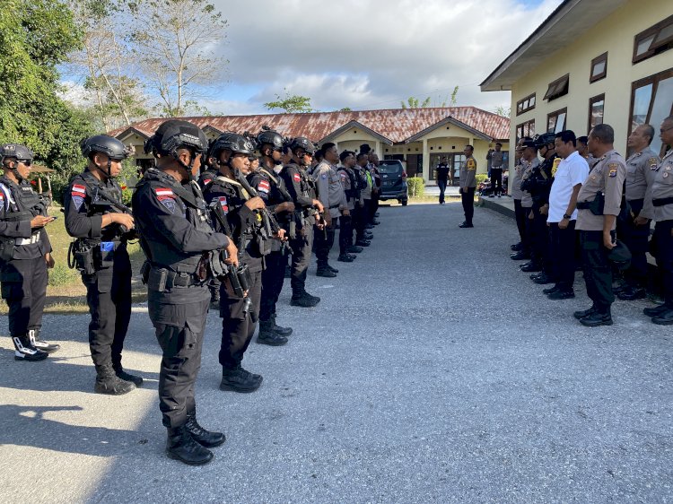 Kapolres Sumba Barat AKBP Hendra Dorizen Pimpin Pengamanan Pendaftaran Calon Bupati di Sumba Tengah