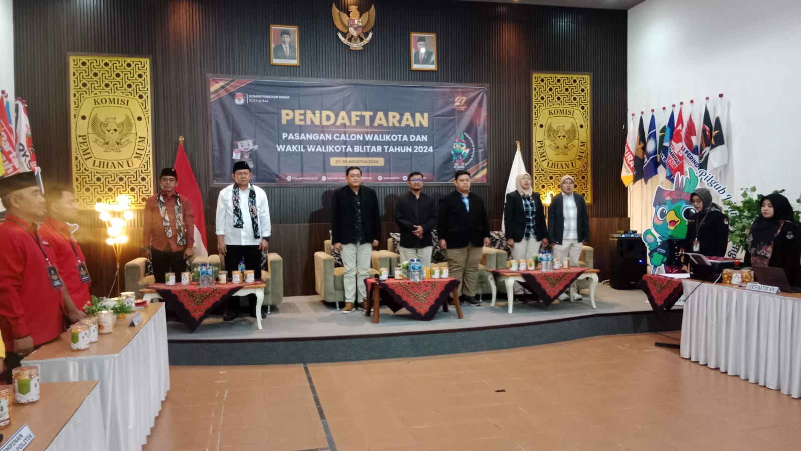 Bambang - Bayu Deklarasi langsung Daftarkan ke KPU Kota Blitar
