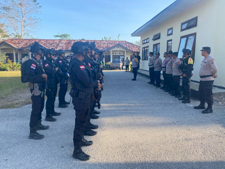 Personel Gabungan Dilibatkan Pada Pengamanan Hari Kedua Pendaftaran Bakal Calon Bupati dan Wakil Bupati Kabupaten Sumba Tengah Personel Gabungan Dilibatkan Pada Pengamanan Hari Kedua Pendaftaran Bakal Calon Bupati dan Wakil Bupati Kabupaten Sumba Tengah