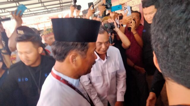 Rindu Kepri Lebih Baik,Ribuan Masyarakat Ikut Mengantarkan Rudi Rafiq Mendaftar Di KPUD Prov Kepri