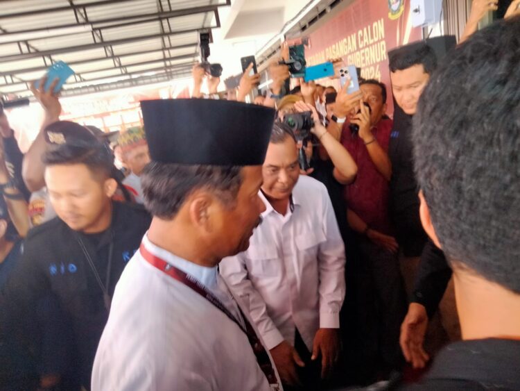 Rindu Kepri Lebih Baik,Ribuan Masyarakat Ikut Mengantarkan Rudi Rafiq Mendaftar Di KPUD Prov Kepri