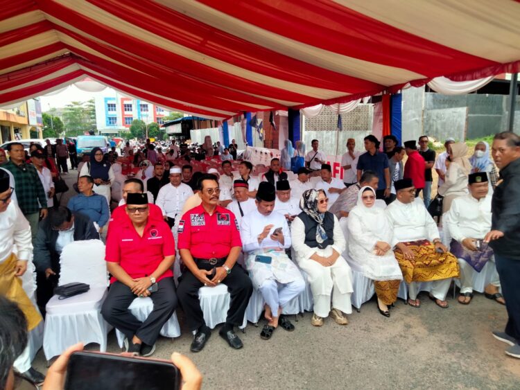 Rindu Kepri Lebih Baik,Ribuan Masyarakat Ikut Mengantarkan Rudi Rafiq Mendaftar Di KPUD Prov Kepri