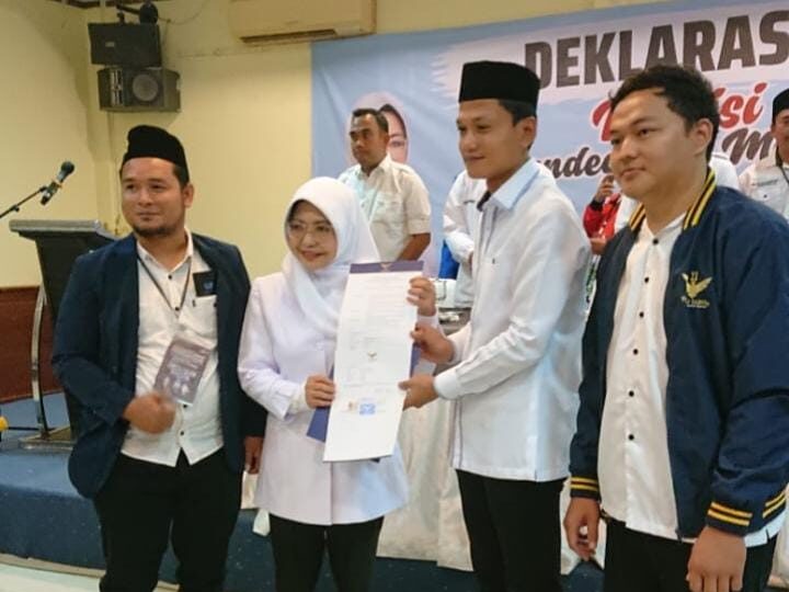 Partai Garuda Iringi Dewi-Iing Daftar Di KPU, Masa Tumpah Ruah