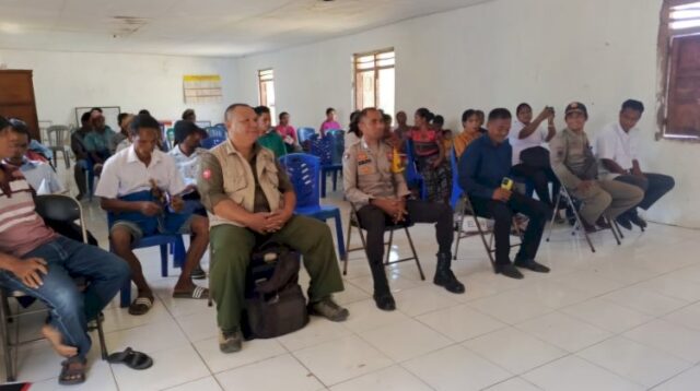 Hadir dalam Kegiatan Musrenbang Desa Dameka, Bhabinkamtibmas Ajak Masyarakat Jaga Sitkamtibmas