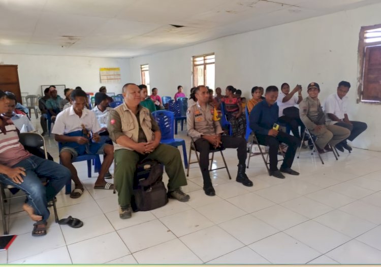 Hadir dalam Kegiatan Musrenbang Desa Dameka, Bhabinkamtibmas Ajak Masyarakat Jaga Sitkamtibmas