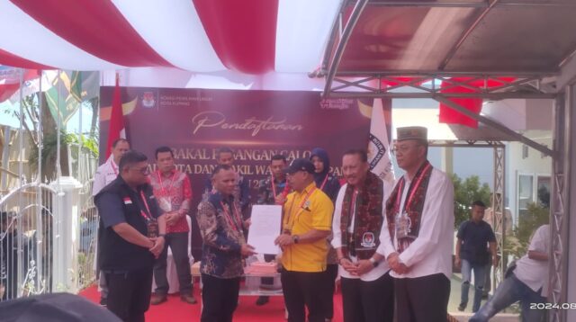 Sahabat Kota Kupang: Jonas Salean dan Alo Sukardan Daftar di KPU dengan Dukungan Ribuan Massa