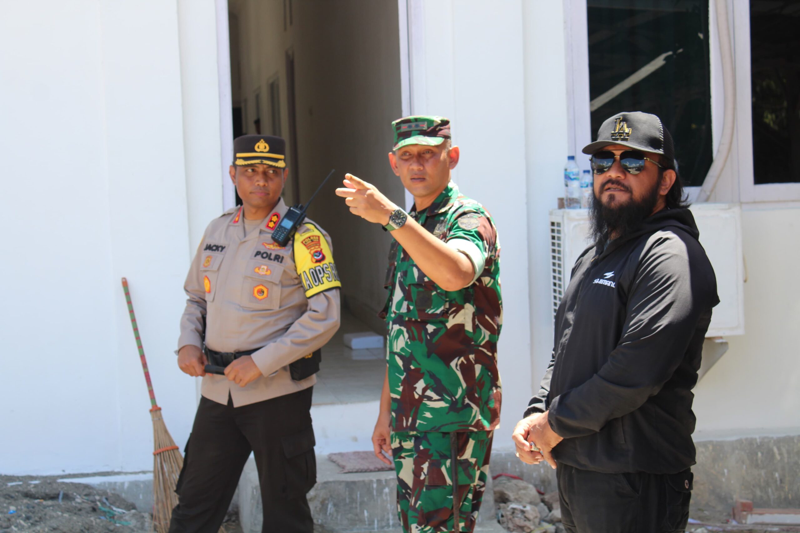 Dandim 1601/Sumba Timur Terjun Langsung Pimpin Pengamanan Hari Terakhir Pendaftaran Bakal Calon Bupati dan Wakil Bupati