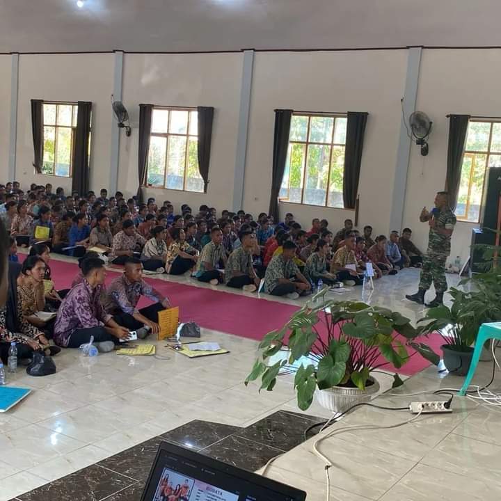 Kodim 1629/SBD Berikan Materi Bela Negara Kepada Mahasiswa Baru Universitas Stella Maris Sumba Kodim 1629/SBD Berikan Materi Bela Negara Kepada Mahasiswa Baru Universitas Stella Maris Sumba