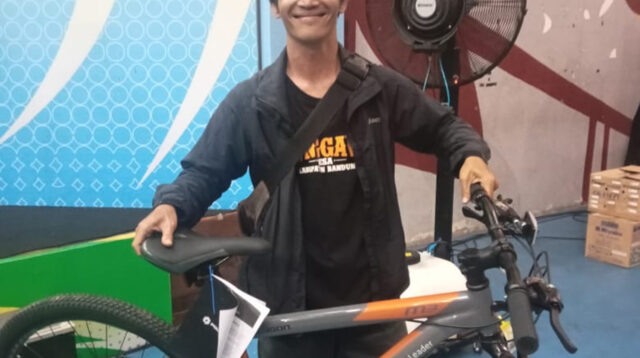 Bernasib Mujur Di Acara Pelantikan Pengurus DPD Desa Bersatu, Jurnalis Kabupaten Bandung Dapat Hadiah Sepeda Gunung