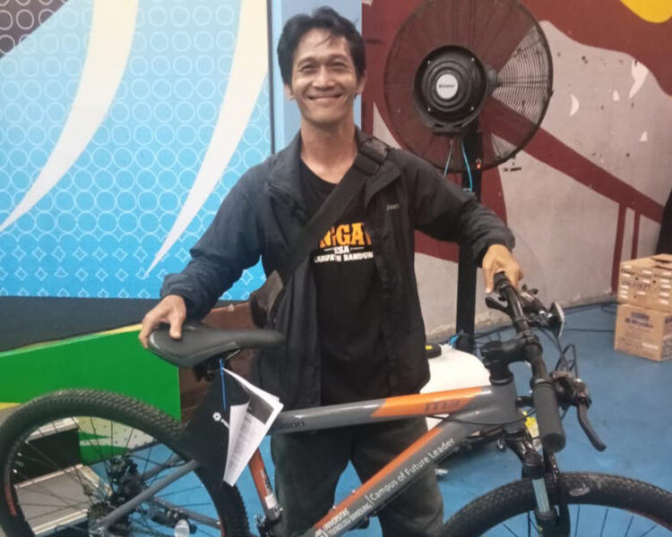 Bernasib Mujur Di Acara Pelantikan Pengurus DPD Desa Bersatu, Jurnalis Kabupaten Bandung Dapat Hadiah Sepeda Gunung