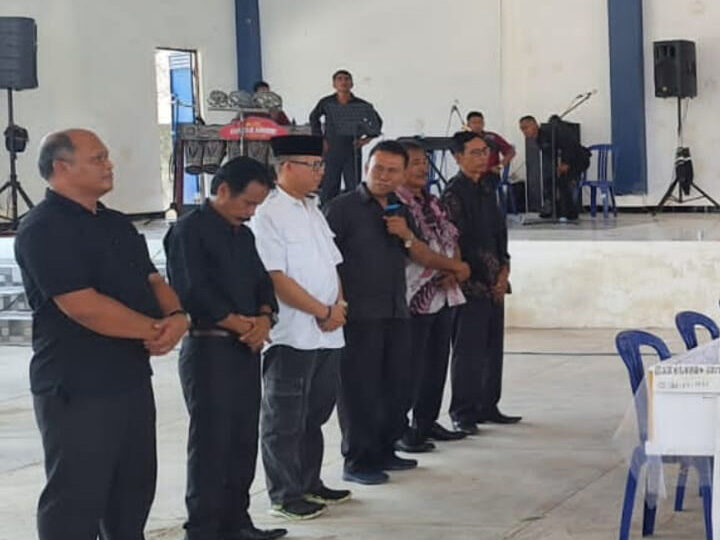 Hadiri Pemakaman alm Carolina Br Aritonang (Op.Halomoan) H. Teddy Meilwansyah, S.STP., M.M., M.Pd. Sampaikan Turut Berduka Cita.
