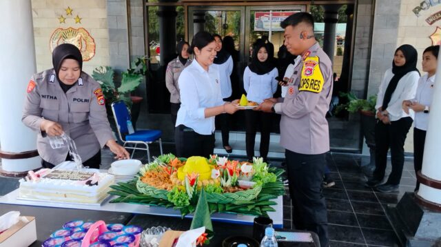 Polres Bima Adakan Syukuran HUT Polwan Ke- 76