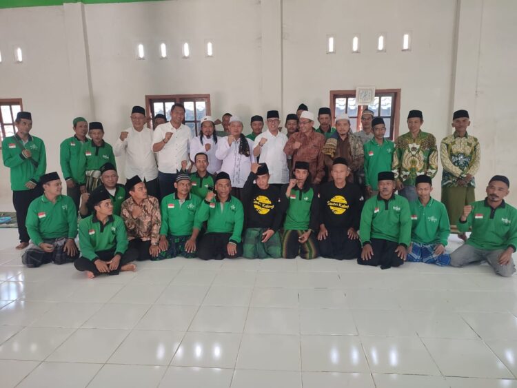 Silahturahmi H. Teddy Meilwansyah Ke Pondok Pesantren Yayasan Al-Falah di Desa Lekis Rejo Silahturahmi H. Teddy Meilwansyah Ke Pondok Pesantren Yayasan Al-Falah di Desa Lekis Rejo