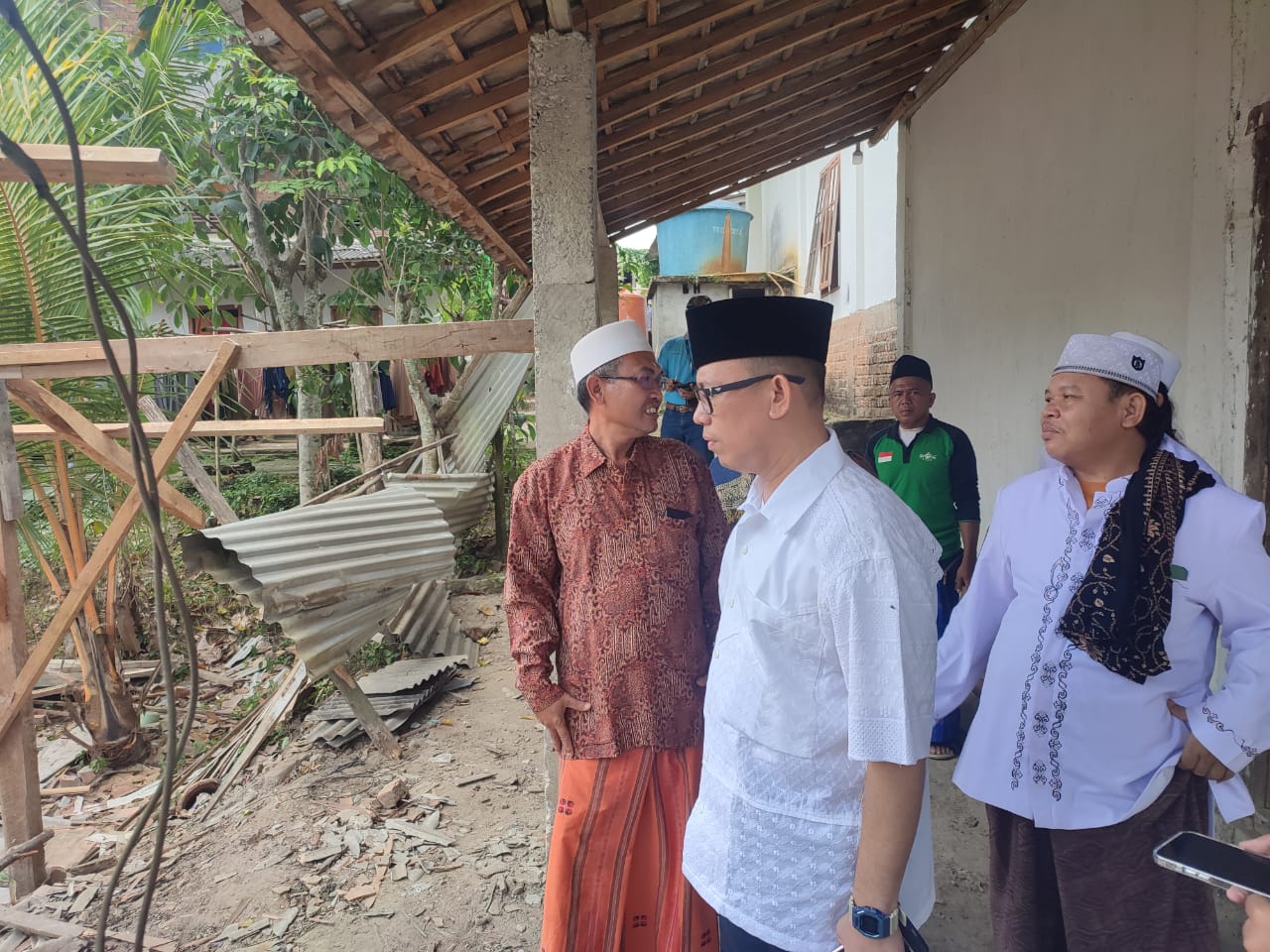 Silahturahmi H. Teddy Meilwansyah Ke Pondok Pesantren Yayasan Al-Falah di Desa Lekis Rejo