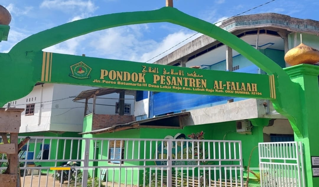 Silahturahmi H. Teddy Meilwansyah Ke Pondok Pesantren Yayasan Al-Falah di Desa Lekis Rejo