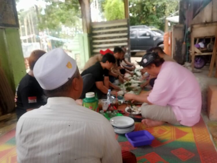 Calon Bupati Pandeglang, yang Merakyat Kunjungi Warga Kadu Kored Berikan Santunan Kepada Janda Dan Yatim Piatu