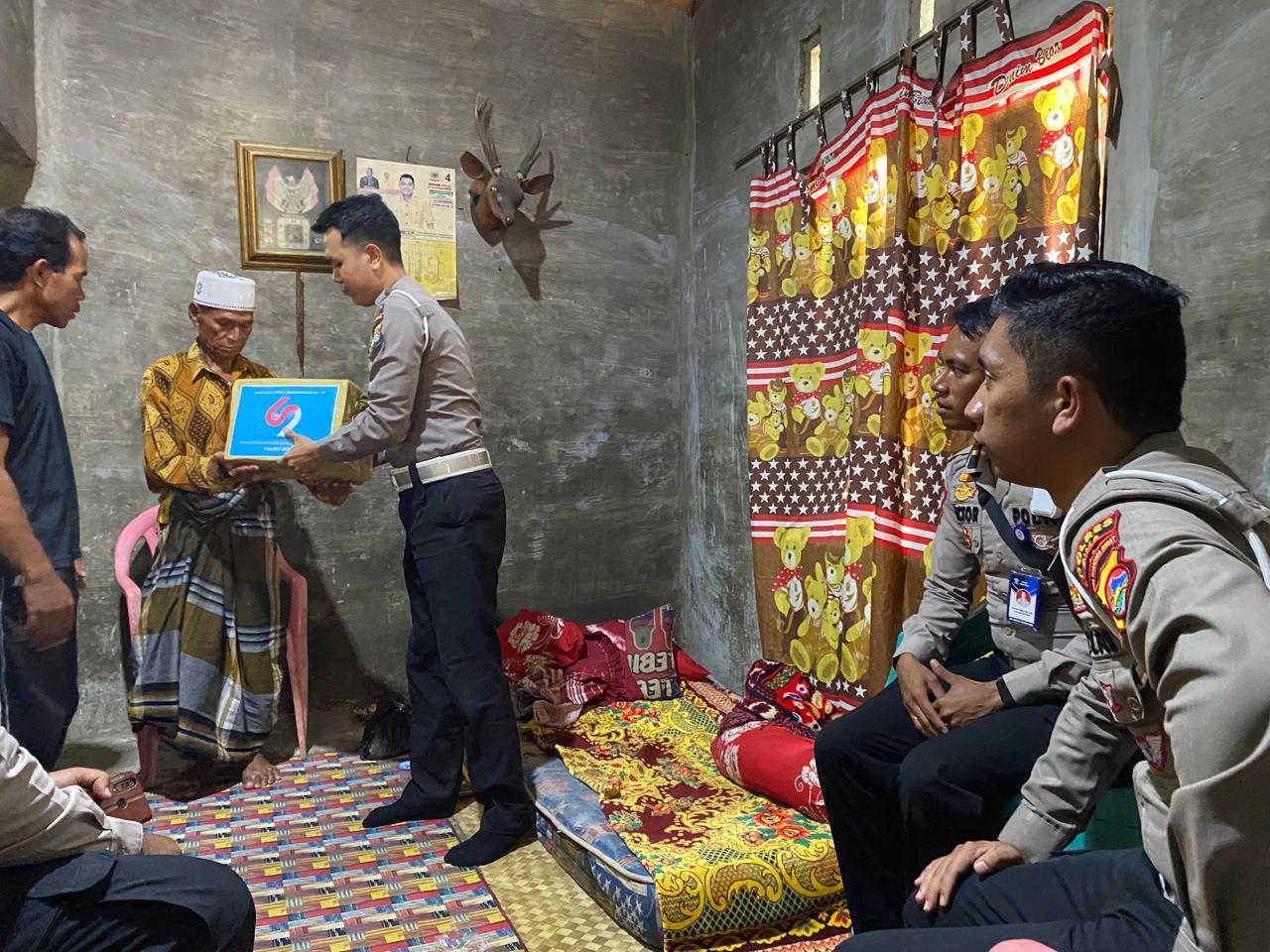 Sambut HUT Lalulintas Ke-69, Sat Lantas Polres Bima Sambangi Disabilitas dan Korban Laka Lantas