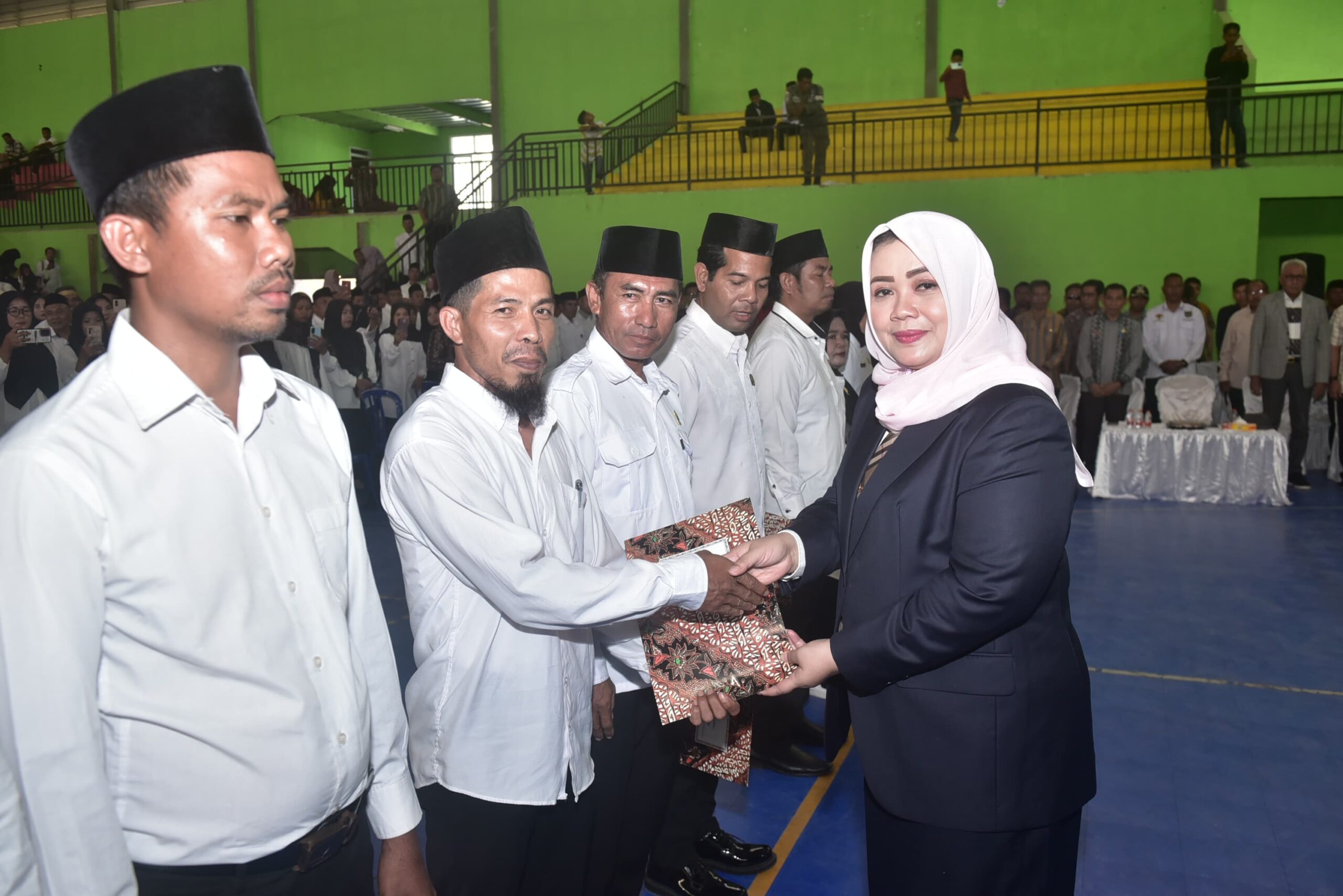 Bupati Bima Hj. Indah Damayanti Putri SE.M.IP., Kukuhkan 1.395 Anggota BPD