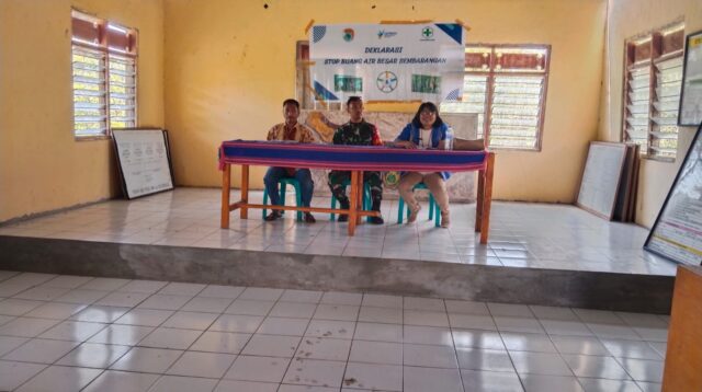 Babinsa Koramil 01/Lewa Hadiri Acara Deklarasi Stop Buang Air Besar Besar Sembarangan Di Kantor Desa Bidi Hunga
