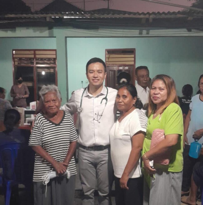 Peduli Kesehatan Warga, dr. Christian Widodo Gelar Pengobatan dan Bagikan Kacamata Gratis di Nunbaun Delha Peduli Kesehatan Warga, dr. Christian Widodo Gelar Pengobatan dan Bagikan Kacamata Gratis di Nunbaun Delha