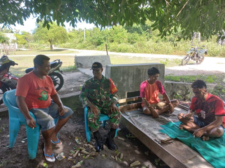 Babinsa Koramil 03/Pahunga Lodu Ajak Masyarakat Bijak Dalam Menggunakan Medsos