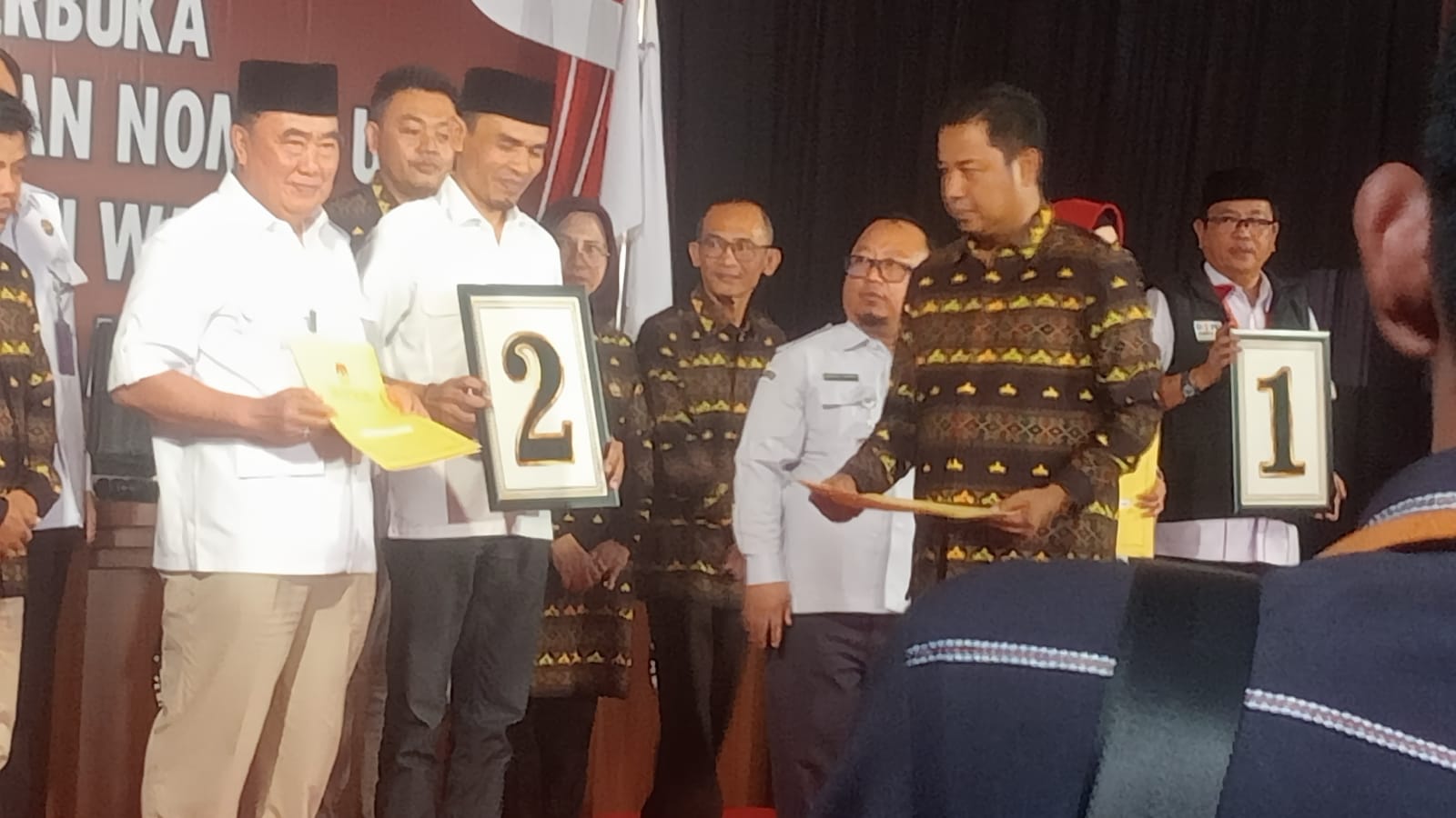 Rapat Pleno Pengundian Nomor Urut Pasangan Calon Bupati dan Wakil Bupati Tanggamus