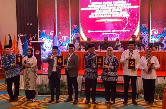 KPU Muara Enim Menggelar Pengundian dan Penetapan Nomor Urut Paslon Bupati dan Wakil Bupati Kabupaten Muara Enim
