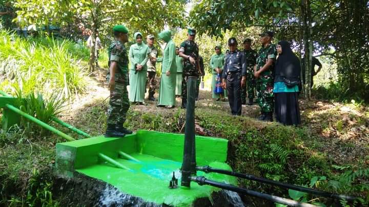 Pangdam Zamroni Tinjau Pompa Hidram dan Ikuti Ritual Air Suci di Taman Narmada Pangdam Zamroni Tinjau Pompa Hidram dan Ikuti Ritual Air Suci di Taman Narmada