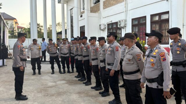 Puluhan Polisi Amankan Pengundian Nomor Urut Paslon Pilkada Mabar 2024