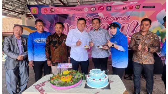 Ketua DPRD Kabupaten Karawang H.Endang Sodikin Menghadiri Milad Ke 41 SMAN 2 Karawang