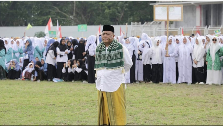 Ribuan Santri dari Berbagai PONPES Berkumpul di Stadion Wiradadaha, Mengikuti Upacara Hari Santri Nasional Tingkat Kota Tasikmalaya