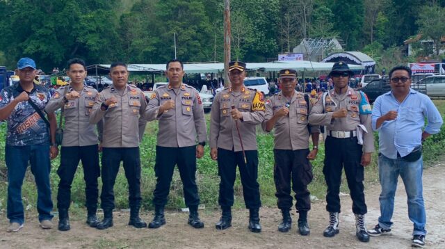 Pastikan Berjalan Lancar, Kapolres Sumba Barat Pantau Langsung Pengamanan Kampanye Bakal Calon Bupati dan Wakil Bupati Sumba Tengah