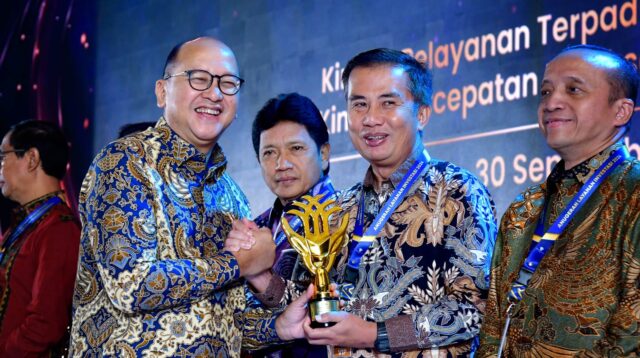 Jabar Terbaik Pertama dalam Anugerah Layanan Investasi 2024