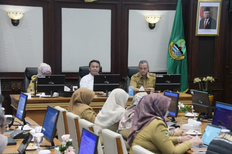 Sekda Herman: Provinsi dan Kabupaten Kota Perlu Bersinergi Tangani Masalah Sosial Salah Satunya Menangani Kemiskinan Ekstrem
