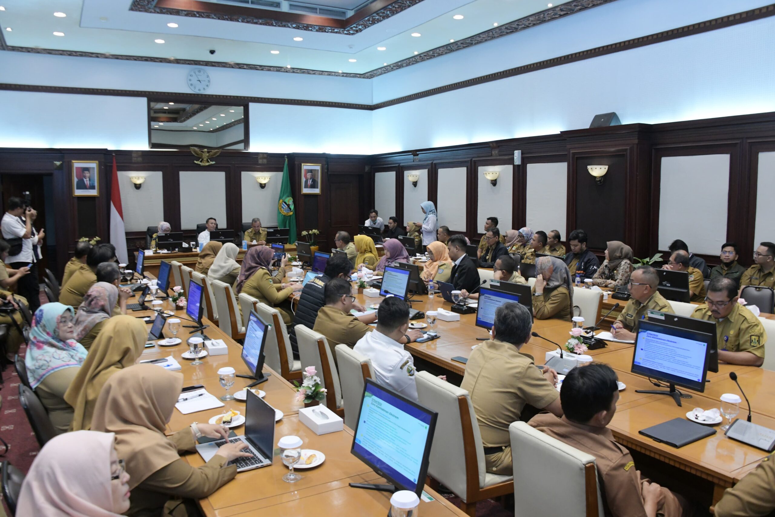 Sekda Herman: Provinsi dan Kabupaten Kota Perlu Bersinergi Tangani Masalah Sosial Salah Satunya Menangani Kemiskinan Ekstrem