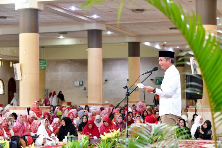 Bey Machmudin Ajak Masyarakat Teladani Kepribadian Rasulullah Bey Machmudin Ajak Masyarakat Teladani Kepribadian Rasulullah