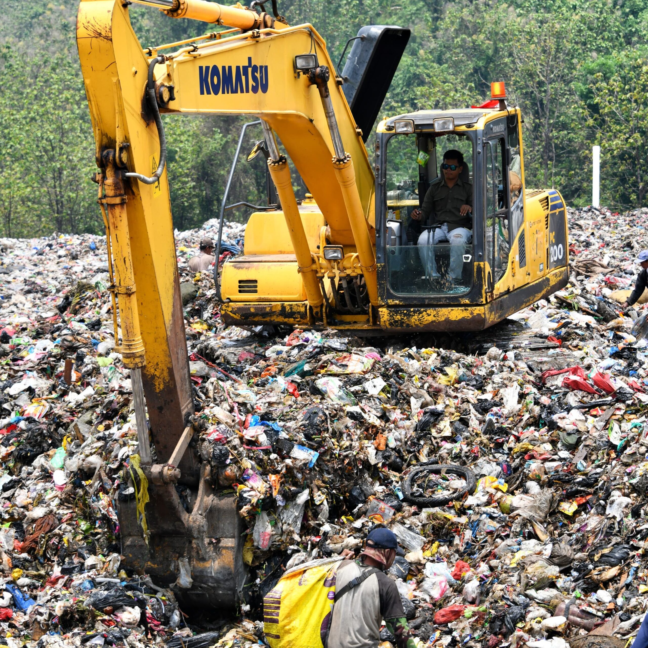 Pemdaprov Batasi Ritase Pengiriman Sampah ke TPA Sarimukti