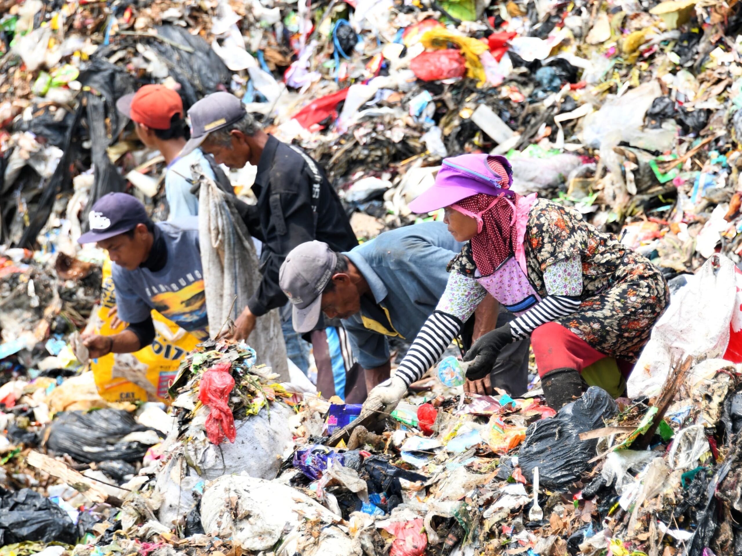 Pemdaprov Batasi Ritase Pengiriman Sampah ke TPA Sarimukti