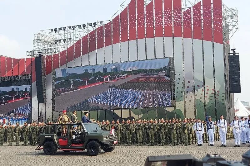 Presiden Jokowi Pimpin Upacara Peringatan HUT TNI ke-79 di Monas