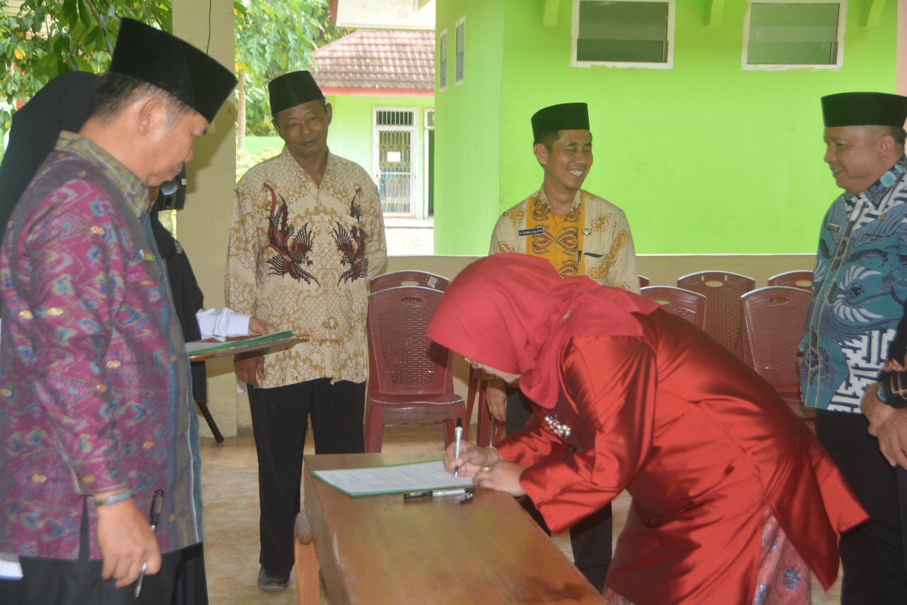 Kepala Kantor Kementrian Agama Kabupaten Muara Enim Rotasi Beberapa Jabatan Eselon IV