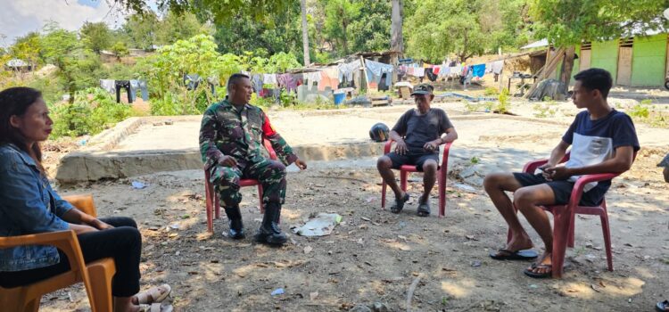 Komsos Dengan Warga Binaan,Babinsa Koramil 05/Kota Waingapu Bahas Keamanan dan Kebersihan Lingkungan