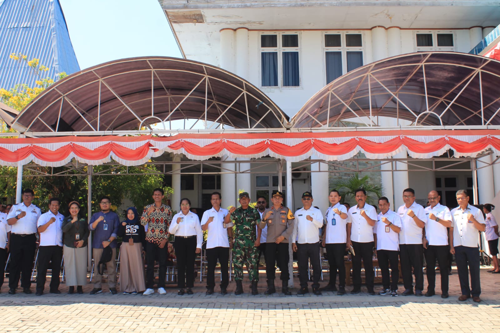 Kasdim 1601/Sumba Timur Hadiri Launching Penyaluran Bantuan Pangan Cadangan Beras