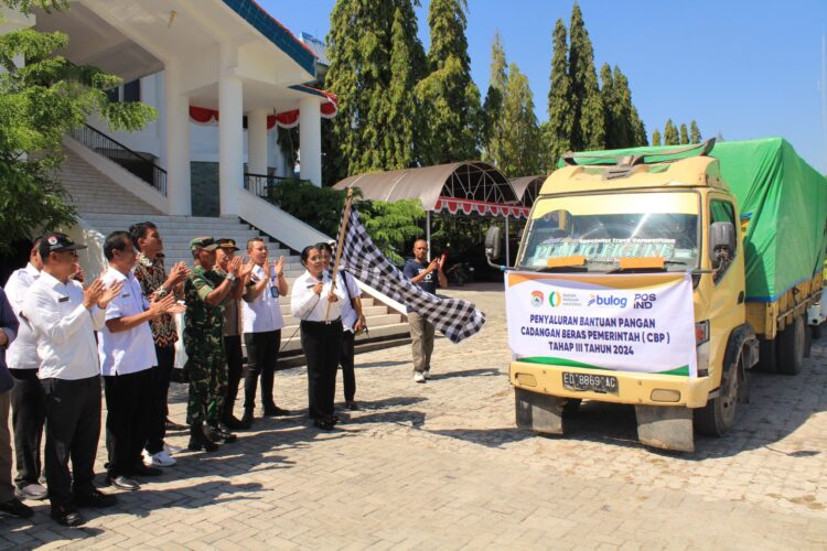 Kasdim 1601/Sumba Timur Hadiri Launching Penyaluran Bantuan Pangan Cadangan Beras