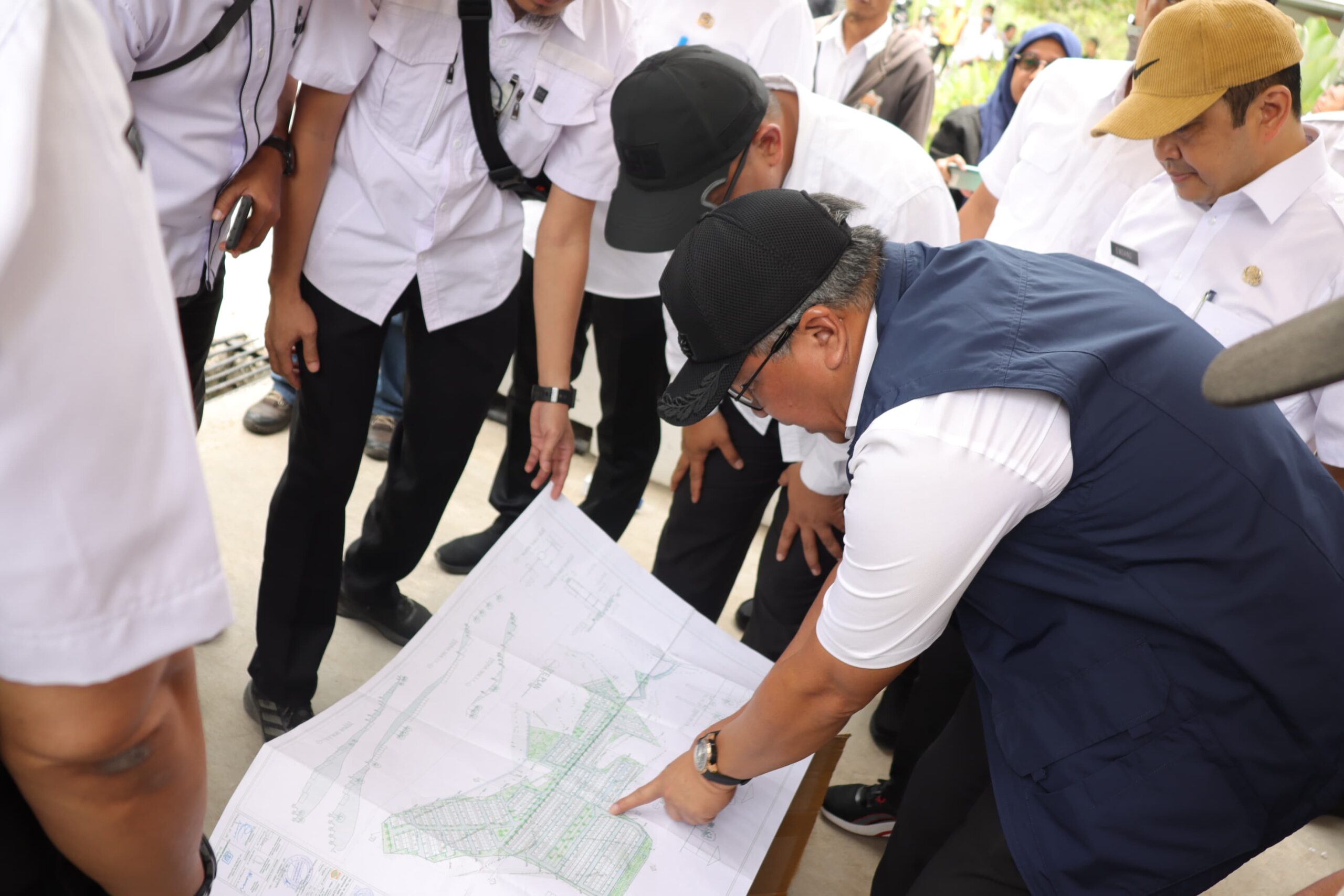 Pj Wali Kota Cimahi Tinjau Lokasi Longsor Cibogo