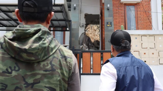 Pj Wali Kota Cimahi Tinjau Lokasi Longsor Cibogo