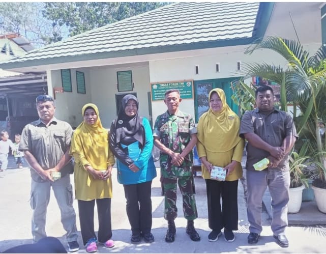 Danramil 1608-05/Donggo Lettu Inf Safrudin S.Sos Lepas Anggota Yang Purna Tugas