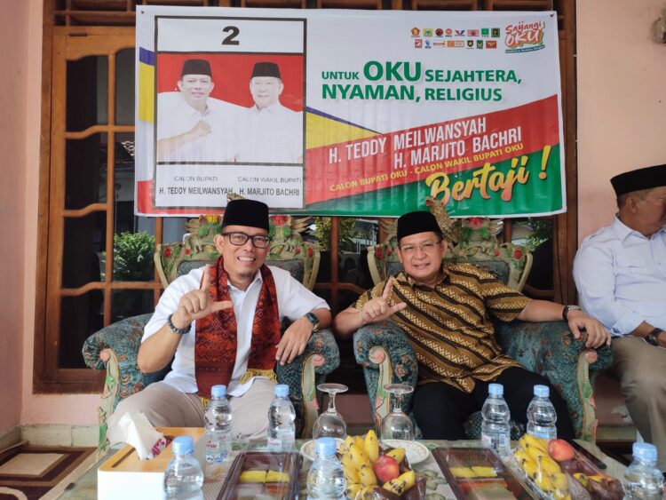 Pasangan Bertaji Di Undang Untuk Meresmikan Posko Relawan Emak Emak Rempong Baturaja. Sergap.co.id Kabupaten Ogan Komering Ulu || Pasangan BERTAJI Di Undang Untuk Meresmikan Posko Relawan Emak Emak Rempong Baturaja. Dalam kedatangan Pasangan Teddy-Marjito (BERTAJI) disambut iringgan ibu ibu Qosidah Burdah Al Aziziyah Rt14 Rw 04 Kelurahan Kemalaraja pada pukul 09:00 pada hari kamis 10/10/2024 yang beralamat Jln.Sultan Mahmud Badaruddin No 615 A dirumah alm H.Rusli Matdian Kelurahan Sukaraya Kecamatan Baturaja Timur Turut hadir juga dalam acara yaitu dari Fraksi PDI-P Ferlan Juliansyah, Fraksi Gerindra H.Suharman S.Kom.,M.M.,STK. ,beserta rombongan. Dikesempatan ini Pasangan Bertaji Memotong Pita Bahwa Posko Relawan Emak Emak telah diresmikan. Ketua Relawan Emak Emak Rempong yaitu saudari Yetti Marantika dalam kesempatannya menyerahkan data bukti bahwa Emak Emak Rempong siap Memenangkan Pasangan BERTAJI untuk menjadi Bupati dan Wakil Bupati Ogan Komering Ulu Diakhir acara ada pembagian doorprize dan hiburan bersama untuk memenangkan Pasangan BERTAJI menang menang menang. (Candra)