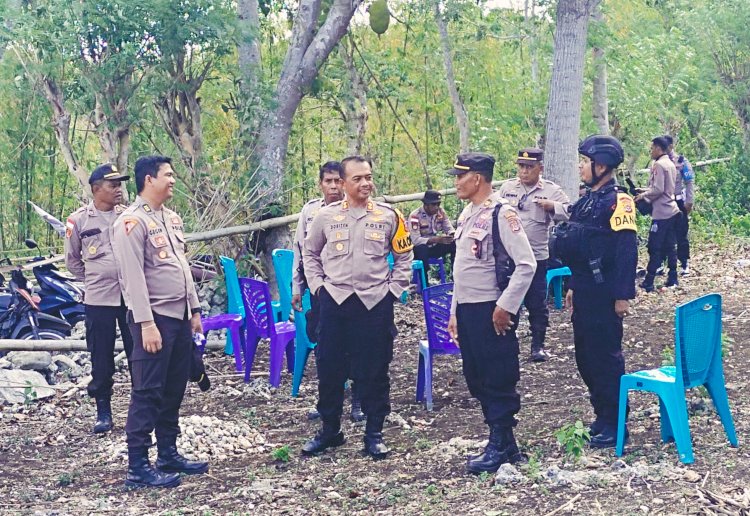 Kapolres Sumba Barat Turun Langsung, Pantau Pengamanan Kampanye di Sumba Tengah Kapolres Sumba Barat Turun Langsung, Pantau Pengamanan Kampanye di Sumba Tengah