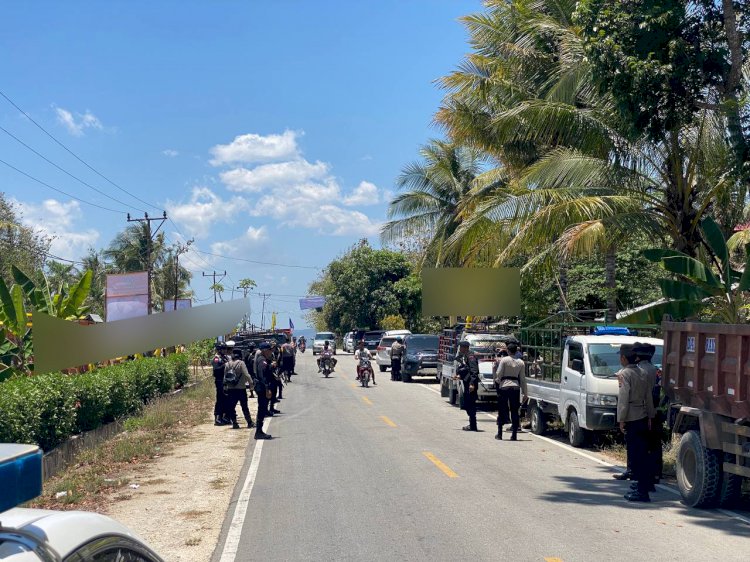 Pengamanan Kampanye Calon Gubernur Dan Wakil Gubernur Oleh Polres Sumba Barat dan Brimob Kompi 2 Batalyon C Pelopor