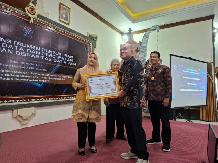 Tangani Disparitas Data, BKD Kabupaten Bima Terima Penghargaan BKN